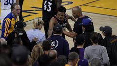 Roční zákaz vstupu na NBA a tučná pokuta. Člen vedení Golden State pyká za svůj incident