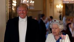 Královna Albta II. a americký prezident Donald Trump ped zaátkem...