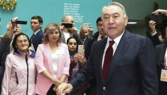 Bývalý kazaský prezident Nursultan Nazarbajev u voleb.
