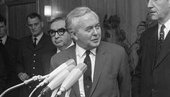 Britský premiér Harold Wilson na snímku z února 1967. V té době jeho poradce... | na serveru Lidovky.cz | aktuální zprávy