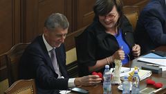 Premiér Andrej Babi a ministryn financí za ANO Alena Schillerová.