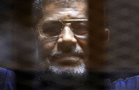 Bval egyptsk prezident Mohamad Murs ped soudem v roce 2015.