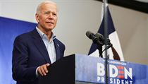Joea Biden má podle průzkumů mezi uchazeči o prezidentskou nominaci...