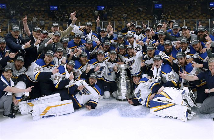St. Louis poprvé slaví zisk Stanleyova poháru. Blues vyhráli rozhodující  zápas v Bostonu 4:1 | Hokej | Lidovky.cz