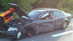 U Nevojic na Vykovsku se srazilo auto s kamionem. Píiny nehody se vyetují.