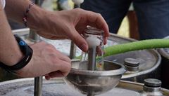 P�ed ka�dou novou ochutnávkou je t�eba opláchnout degusta�ní skleni�ku.