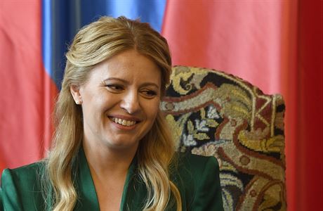 Nová slovenská prezidentka Zuzana aputová pi setkání s novinái 20. ervna...