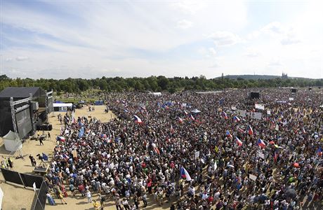 V Praze na Letné se odpoledne seli úastníci demonstrace za nezávislost...