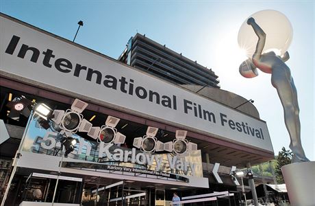Karlovy Vary se pipravují na mezinárodní filmový festival, který zaíná v...