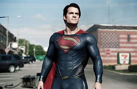 Henry Cavill jako Superman. Snímek Mu z oceli (2013).