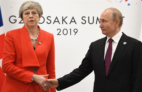 Britská premiérka Theresa Mayová a ruský prezident Vladimir Putin se seli na...