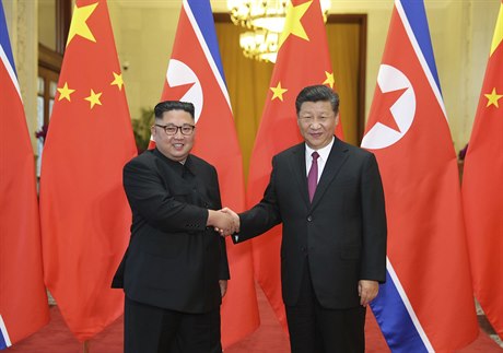 ínský prezident Si in-pching na návtv KLDR se setkal se severokorejským...