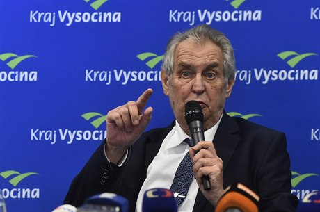 Prezident Milo Zeman hovoí na tiskové konferenci v Bystici nad Perntejnem...