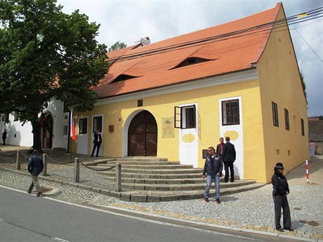 V rodném dom mistra Jana Husa v Husinci byla letos otevena i zajímavá...