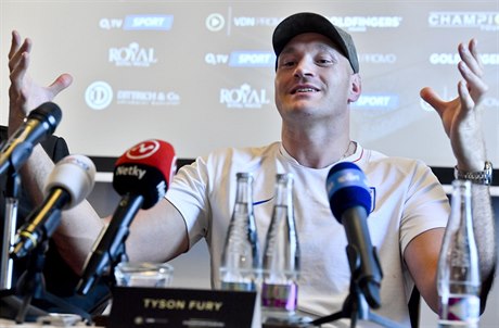 Bývalý boxerský mistr světa v těžké váze Brit Tyson Fury vystoupil na tiskové...