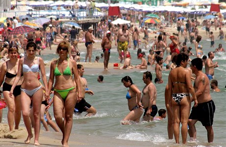 Pláže u Černého moře lákají turisty.