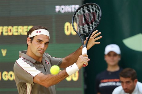 Roger Federer ve finále v německém Halle.