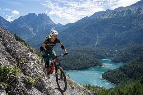 Cyklotrasy v Zugspitz arén nabízejí nádherné výhledy nejen na horská jezera.