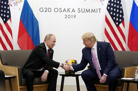 Americký prezident Donald Trump se v japonské Ósace potkal se svým ruským...