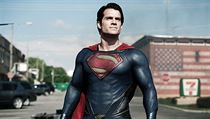 Henry Cavill jako Superman. Snmek Mu z oceli (2013).