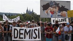 Prahu nejspí eká demonstrace, jakou nezaila od sametové revoluce v roce 1989.