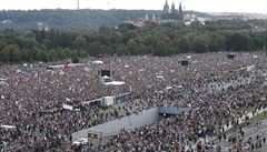 U poosmé. Lidé se znovu seli, aby protestovali proti vlád a za nezávislou...