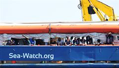 Salvini chce zatknout posádku lodi, která do italských vod přivezla migranty