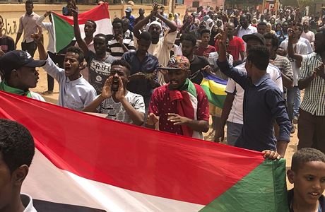Súdánci demonstrovali za pechod k civilní vlád.