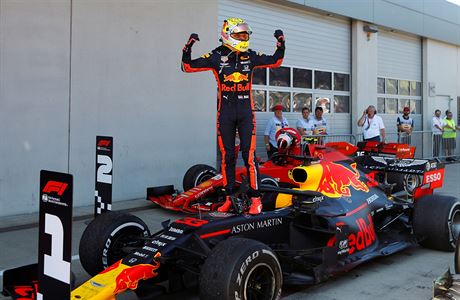 Max Verstappen se raduje z triumfu na VC Rakouska.