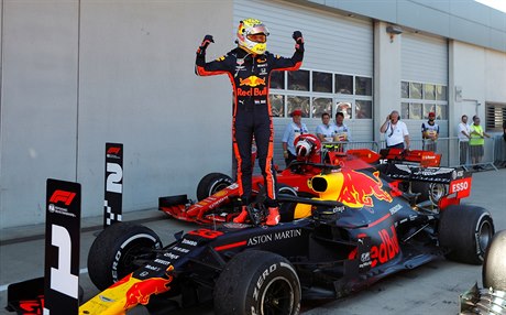 Max Verstappen se raduje z triumfu na VC Rakouska.