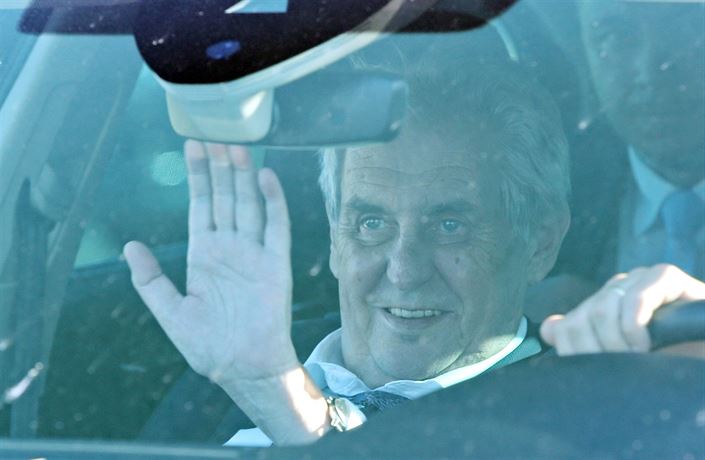 Milo� Zeman po krajské náv�t�v� Vyso�iny odjel do Nového Veselí.