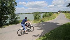 Uva�oval i o tradi�ním vyplutí na nafukovacím gumovém �lunu na místním...