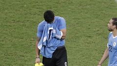 Breící Luis Suárez po nepromnné penalt ve tvrtfinále Copa Amériky.