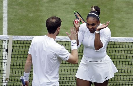 Wimbledon, mix: Serena Williamsov a Andy Murray slav. A to tak na prvn...
