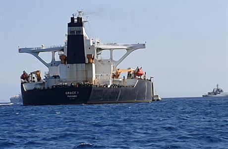 Kdy se ale 330 metr dlouh tanker dostal do vod Gibraltaru, britsk ady...