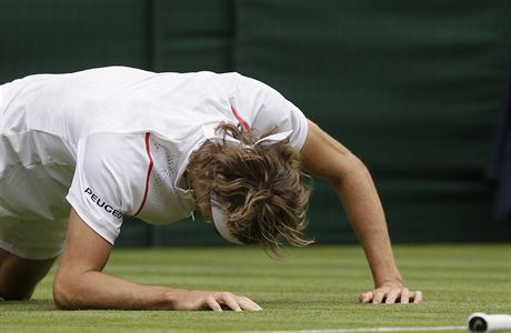 Alexander Zverev na kolenou. Na jeho úkor jde do 2. kola Jií Veselý.