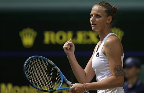 Karolna Plkov oslavuje vtzstv nad Monicou Puig ovou na Wimbledonui