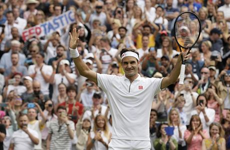 Roger Federer slaví vítzství ve Wimbledonu
