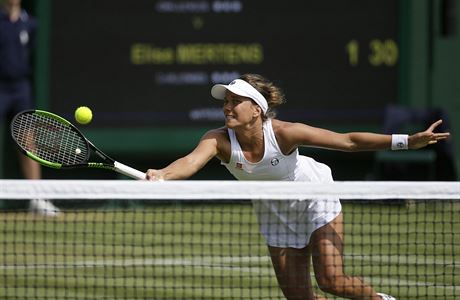 Barbora Strcov v osmifinle Wimbledonu pedvedla famzn obrat.
