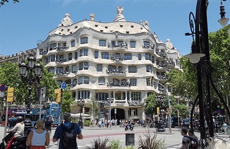 Casa Mil`a (19051912) v centru Barcelony je osobitým dílem nejen svým...
