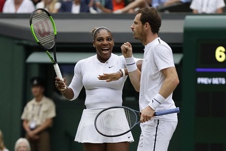 Wimbledon, mix: Serena Williamsová a Andy Murray se radují z vítězství ve 2....