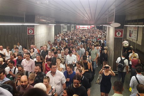 Ucpané metro ve stanici Praského povstání.