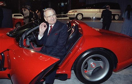 Lee Iacocca vyzkouel v roce 1990 nový model Dodge Viper.