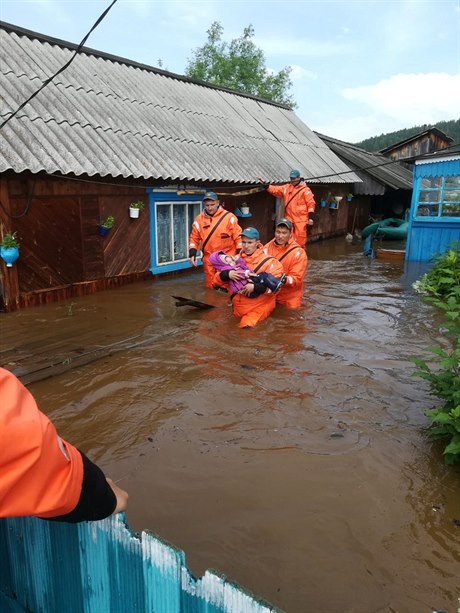 Velká voda zasáhla 55 mst a vesnic v Irkutské oblasti, pokozeno bylo 4000...