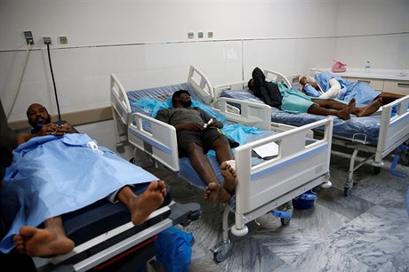 Zranní migranti museli být hospitalizováni.