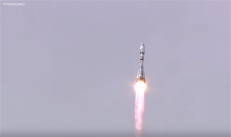 Raketa Sojuz 2.1b opoutí planetu Zemi.