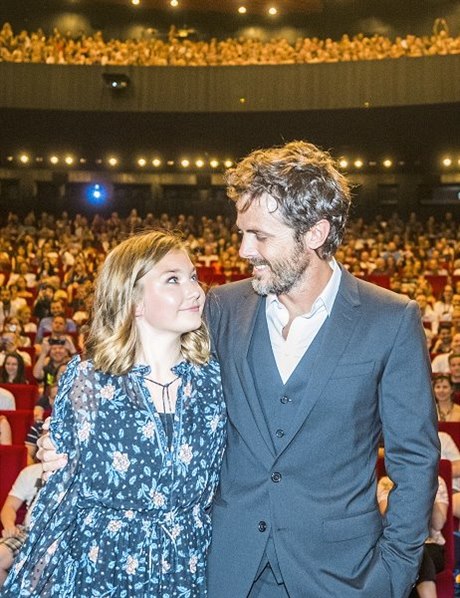 Filmový otec se svou filmovou dcerou. Casey Affleck a Anna Pniowsky na...