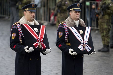 Hradní strá nese ád T. G. Masaryka s ádem Bílého lva.