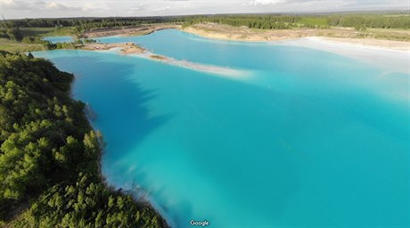 Azurové jezero nedaleko Novosibirsku.