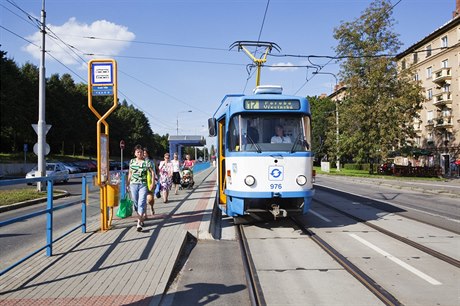 Tramvaj T3 v ostravských ulicích.